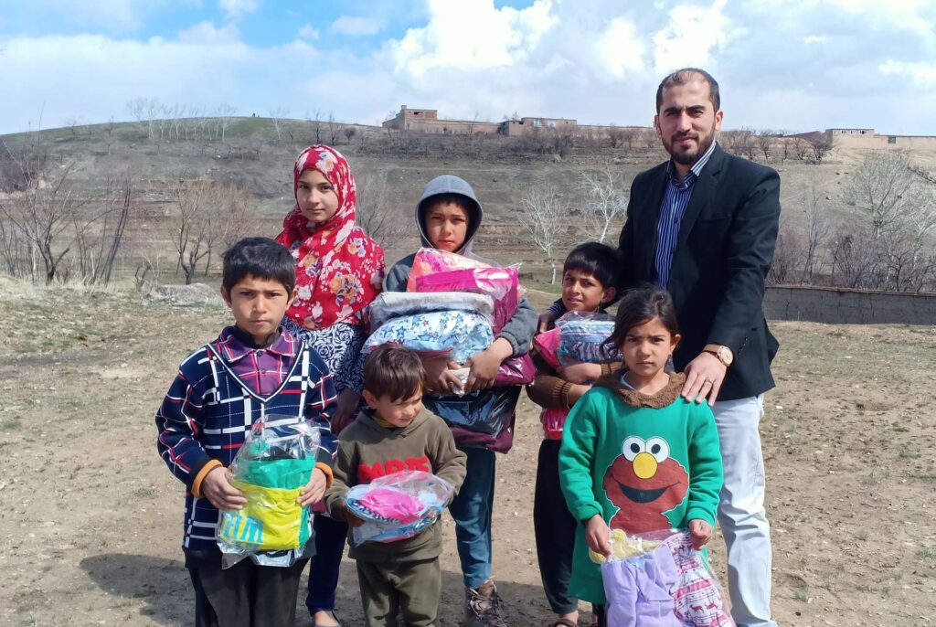 Afghan Children, kids receiving worm cloths
