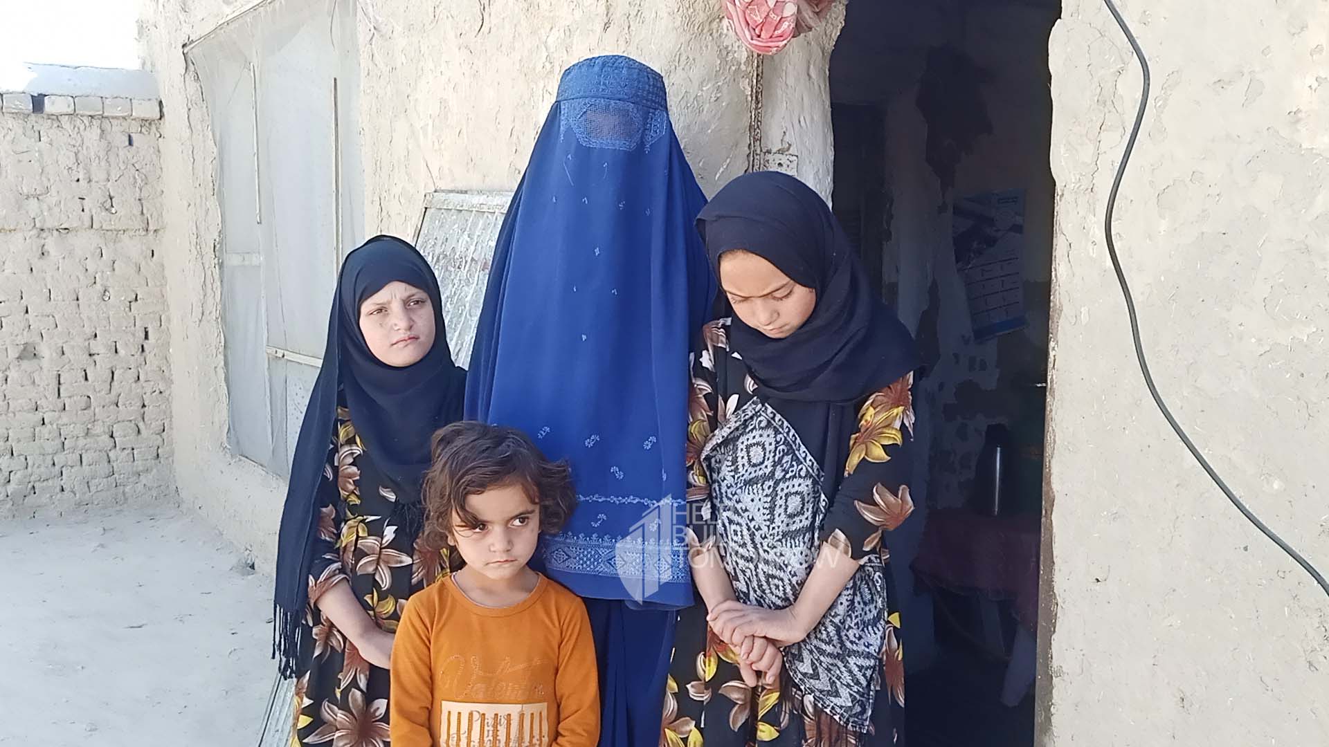 Poor Afghan women with her children